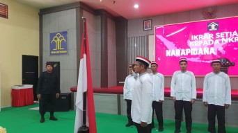 Perdana di Awal Tahun 2024, Lapas Kelas I Surabaya Ikrarkan 9 Napiter Setia Kepada NKRI