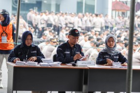 Satukan Persepsi, Polrestabes Surabaya Gelar Apel Pengecekan Personil dan Simulasi Pengamanan TPS Pemilu 2024
