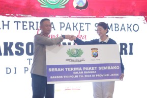 Polda Jatim Terima Paket Sembako Dari Budha Tzu Chi Untuk Disalurkan Kepada Masyarakat