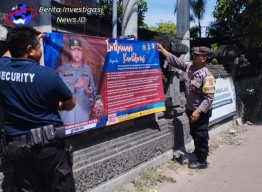 Polsek Kutsel Pasang Spanduk dan Stiker Imbauan Kamtibmas 