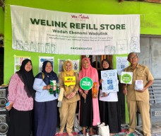 Kurangi Plastik Sachet, Komunitas Wadulink Buka Toko Isi Ulang Welink