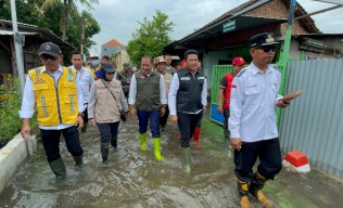 Banjir di Wilayah Waru, Wabup Subandi Mengharapkan Dinas PU Pengairan Provinsi Segera Normalisasi Sungai Buntung