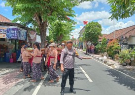 Amankan Upacara Ngaben, Bripka I Wayan Astawa Awali Tugas Perdana Selaku Bhabinkamtibmas