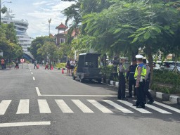 Pelabuhan Benoa Dipadati Ribuan Turis, Polsek Benoa Berikan Pengamanan dan Pengaturan