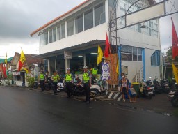 Anggota Satgas Humas Polres Badung Lakukan Liputan Jalan Santai