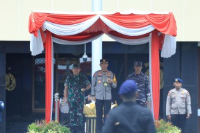 Kapolda Jatim Pimpin Apel Gelar Pasukan Gabungan Pada Bulan Bhakti TNI Polri tahun 2024