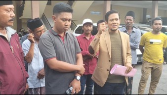 Celurit Jadi Sebab, Kuasa Hukum Pj Kades Ragung Sebut Eks Wabup dan PJ Bupati Sampang Lelaki Pengecut