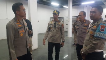 Memastikan Logistik Pemilu Aman, Polrestabes Surabaya Kembali Cek Gudang KPU dan PPK