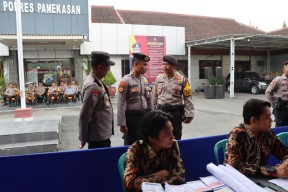 Polres Pamekasan Gelar Simulasi Pengamanan di TPS Antisipasi Gangguan Pemungutan Suara