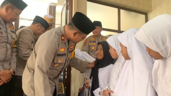 Polres Pelabuhan Tanjung Perak Gelar Doa Bersama Puluhan Anak Yatim Wujudkan Pemilu Damai