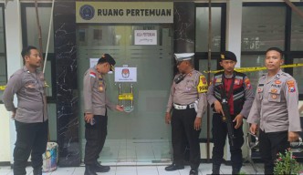 Kapolsek Simokerto Cek Personil dan Gudang PPK Pastikan di Jaga Ketat
