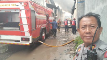 Call Center 112 Siaga 24 Jam, BPBD Gercep Atasi Kebakaran Pabrik Egg Tray