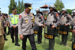 Kapolda Bali Cek Kesiapan Pam TPS Personil Polres Buleleng