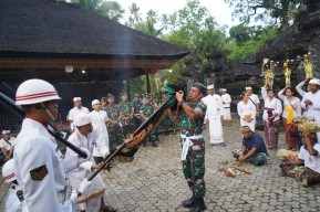 Jelang HUT Ke 63 Korem 163/Wira Satya Gelar Upacara Penjamasan Duaja