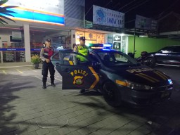 Patroli Blue Light Polsek Kutsel Amankan Wilayah dan Logistik Pemilu 2024