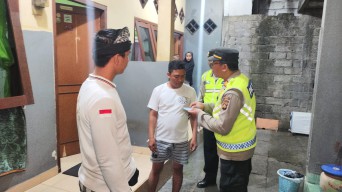 Polsek Densel Bersama Aparat Desa Pemogan Laksanakan Tibduktang Pasca Pemungutan Suara 
