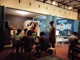 Cooling System Polres Tulungagung Patroli Sambang Ajak Warga Jaga Persatuan dan Kesatuan Pasca Coblosan Pemilu