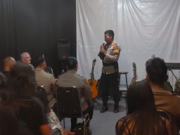 Bangun Kasih Persaudaraan Dengan Umat Kristiani, Polsek Denbar Gelar Program Minggu Kasih