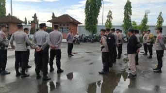 Amankan Pleno PPK, Polsek Denbar Jaga Ketat 2.775 Kotak Suara