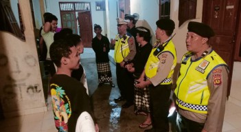 Bersinergi Laksanakan Tibduktang Polsek Dentim dan Pecalang Jaga Keamanan Jelang Tahap Rekapitulasi 