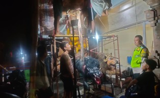 Bhabinkamtibmas Polsek Denbar Sambangi Desa Binaan Cegah Potensi Gangguan