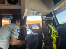 Kanit Gakkum Satlantas Polres Kediri Laksanakan Sosialisasi Kamseltibcar Lantas di Terminal Pare