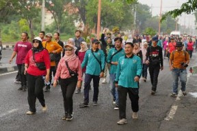 Cegah Banjir di Musim Penghujan, Mas Pj. Bersama ASN dan TP. PKK Gotong Royong Bersihkan Lingkungan