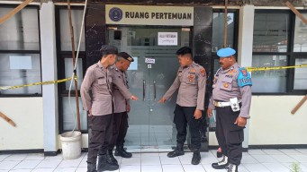 Polsek Simokerto Amankan 1315 Kotak Suara Di PPK