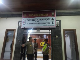 Kunjungi Polsek Kutsel di Hari Raya Galungan, Kapolresta Denpasar Pastikan Keamanan Kondusif