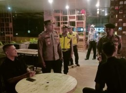 Patgab Polresta Denpasar dan Polsek Dentim Jaga Kamtibmas Jelang Rekapitulasi Suara Pemilu