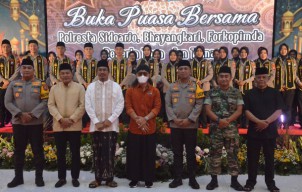 Bupati Ahmad Muhdlor dan Wabup Subandi Buka Puasa Bersama Dengan Forkopimda dan Tokoh Masyarakat