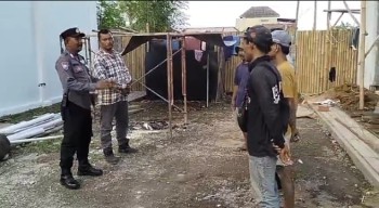 Patroli Sambangi Proyek-proyek dan Rumah Bedeng, Bhabinkamtibmas Imbau Jaga