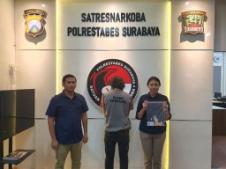 Satresnarkoba Polrestabes Surabaya Tangkap Pemuda Pengangguran Akibat Penyalahgunaan Narkotika Jenis Sabu