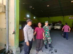 Polsek Denbar, melalui Bhabinkamtibmas Sambangi Gudang Elpiji, Pastikan Jelang Nyepi Cukup