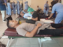 Personil Polres Bandara Ngurah Rai Ikut Donor Darah di HUT ke 78 TNI AU