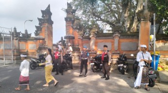 Pengamanan Persembahyangan Hari Raya Kuningan di Bandara Ngurah Rai