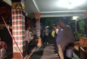BLP Polsek Dentim Sambangi Banjar-banjar, Tingkatkan Keamanan Jelang Pawai Ogoh-ogoh