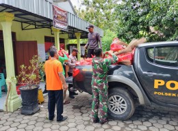 Polres Magetan Bersama TNI Salurkan Bantuan dan Dirikan Dapur Umum di Dua Desa Rawan Banjir