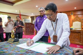 Teken Nota Kesepahaman MoU Antara Pemdes se-Kabupaten dengan Kejari Gianyar