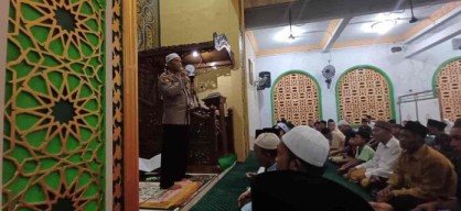Kapolsek Prambon Kultum Kamtibmas di Jamaah Tarawih