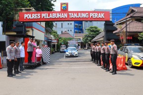 Polres Pelabuhan Tanjung Perak Kirim Bantuan Kemanusiaan Bagi Korban Banjir di Jawa Tengah