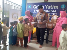 Berbagi Kasih di Bulan Suci Ramadhan, Kapolsek Gedangan dan Bhayangkari Santuni Anak Yatim Piatu