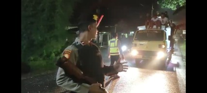 Polisi Tertibkan Sound Horeg Jelang Sahur di Paseban Jember