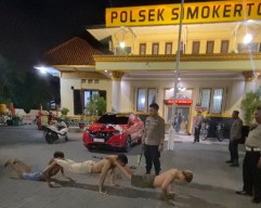 Bikin Resah Masyarakat, Polsek Simokerto Amankan Tiga Remaja Akibat Pesta Miras dan Tutup Akses Jalan
