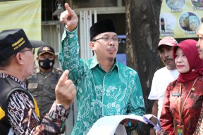 Gencar Perbaikan Jalan dan Betonisasi, Gus Muhdlor Minta Tidak Ada Penutupan Jalan Selama Libur Idul Fitri