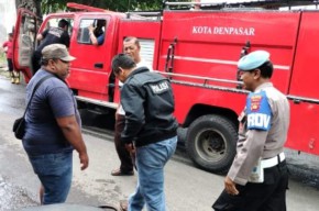 Polsek Dentim, Turun Lansung ke Lokasi Amukan Si Jago Merah