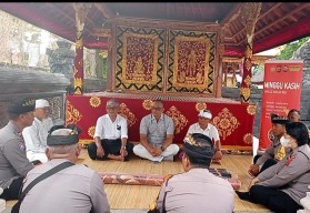 Minggu Kasih Polsek Dentim di Kelurahan Sumerta Wujudkan Keamanan Bersama