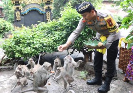 Wanaralaba Kapolres Buleleng di Pura Agung Pulaki Gerokgak