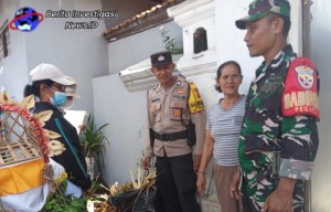 Babinsa Sosialisasi Pemilahan Sampah Rumah Tangga Desa Pecatu