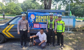 Mudik Lebaran, Polisi di Situbondo Siapkan Layanan Patroli Tambal Ban Gratis di Jalur Hutan Baluran